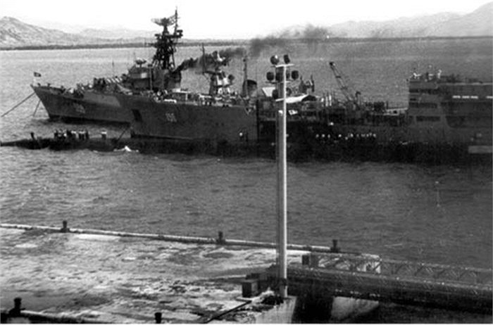 Điều kiện thủy văn, địa chất rất thuận lợi, thủy triều trong vịnh khá đều đặn, tương đối đúng giờ