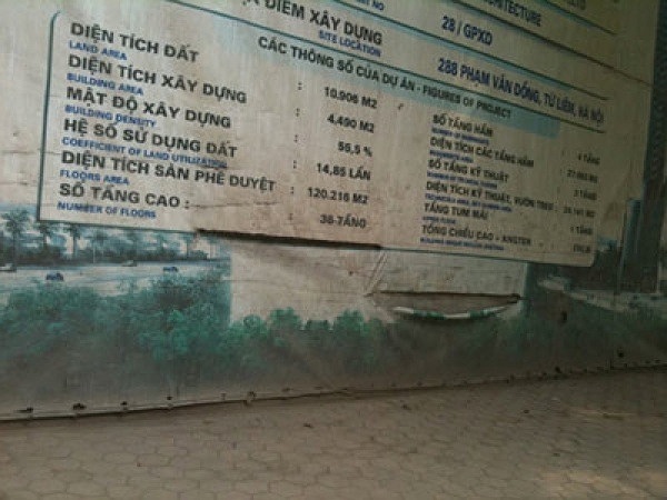 Ngày chào bán, chủ đầu tư hứa hẹn các căn hộ trong tòa nhà được lắp đặt nhiều thiết bị chưa từng có ở Việt Nam như: hệ thống sưởi sàn, vườn trong phòng, bồn tắm bằng gỗ Hinoki của Nhật Bản, sơn tường sản sinh ion âm tốt cho sức khỏe… 