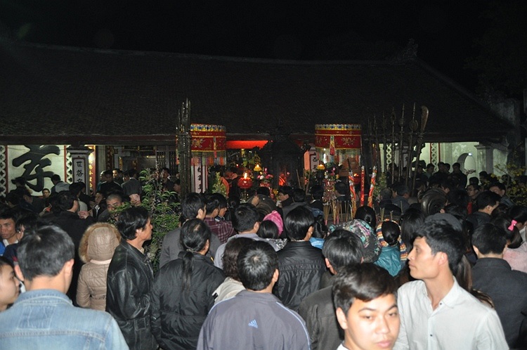 Phủ Thiên Trường chìm trong biển người