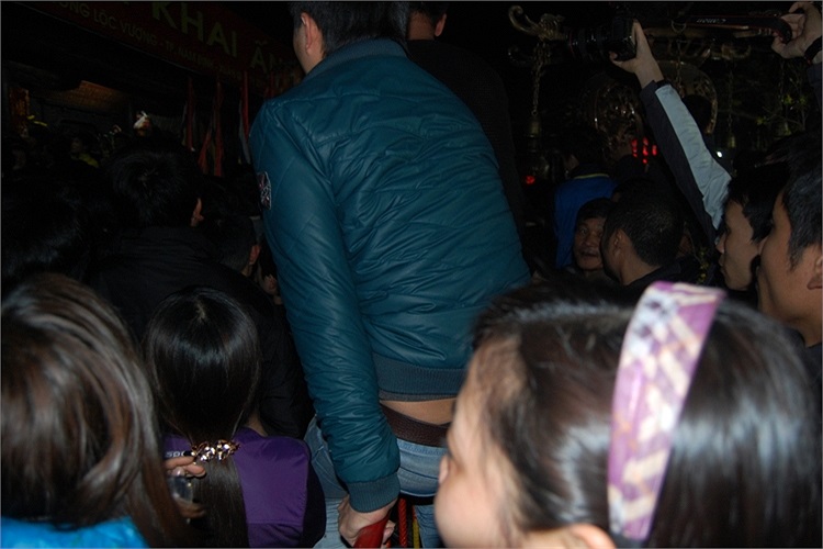 Khiến khu vực này trở nên hỗn loạn