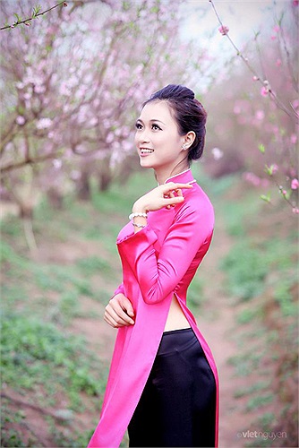 Hiên từng đoạt giải Người đẹp duyên dáng Ninh Bình và top 20 cuộc thi duyên dáng kinh doanh.