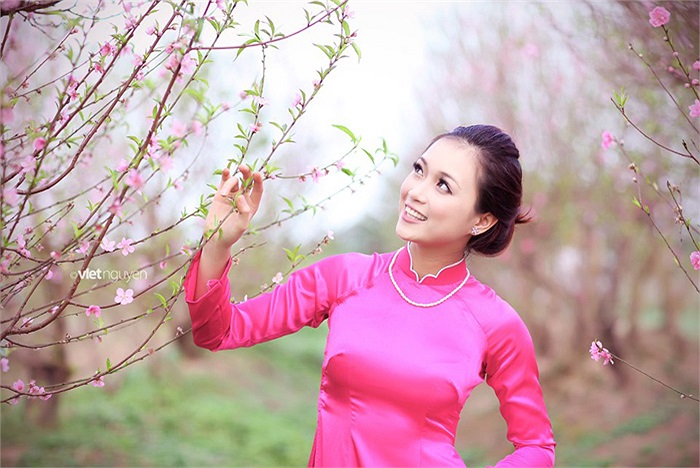  Cũng như nhiều bạn gái khác, Hiên cũng có sở thích được chụp ảnh và đặc biệt là những bộ ảnh với áo dài Việt Nam