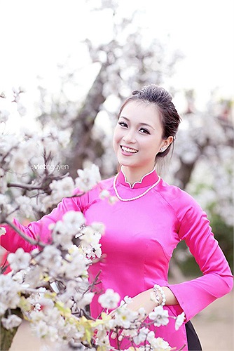 Hiên chia sẻ rằng cô bạn rất thích áo dài vì nó vừa kín đáo vừa e ấp, vừa thể hiện được những nét đẹp kiều diễm, mảnh mai, duyên dáng của người phụ nữ Việt Nam,