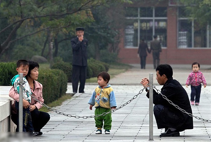 Chụp ảnh bên trong một công viên ở Bình Nhưỡng