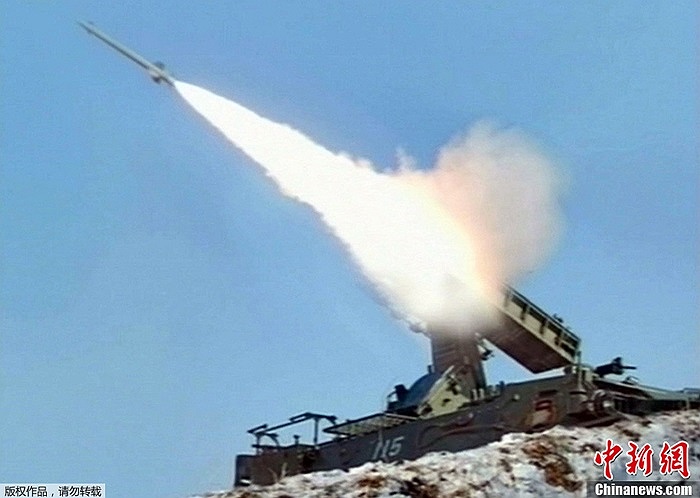 Một tên lửa được phóng đi trong cuộc tập trận