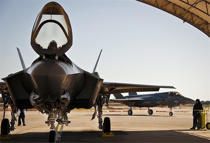 Phiên bản F-35A trong cuộc thử nghiệm tại Căn cứ không quân Eglin, Florida, Mỹ