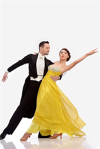 Xem thêm những hình ảnh cặp đôi tạo dáng uyển chuyển bên nhau: