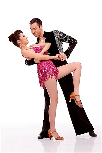 Ca sĩ Bảo Anh sẽ kết hợp cùng Atanas Georgiev Malamov – bạn nhảy của Minh Hằng tại Bước nhảy hoàn vũ 2012.