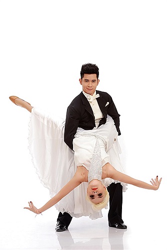 Ca sĩ Hồ Vĩnh Khoa sẽ kết hợp cùng Anna Nikolaeva Sidova.