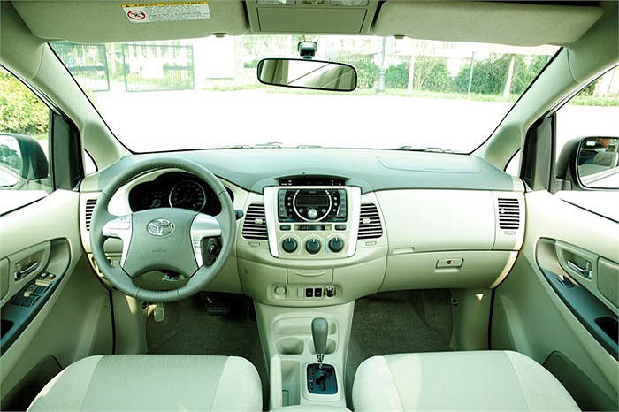 Hiện, Innova 2013 có 4 phiên bản: G, E, J và V với giá bán lẻ dao động từ 663 triệu đến 800 triệu đồng.