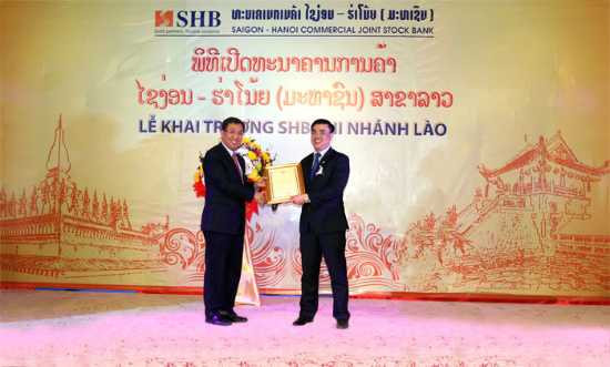 Bầu Đức, bầu Hiển ‘đại chiến’ tại Lào