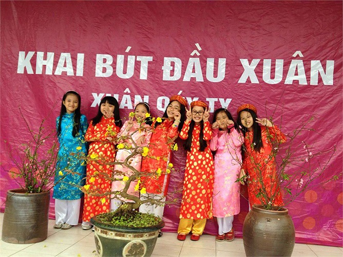 Đã trở thành nét truyền thống đẹp hàng năm của Trường VIP, Lễ Khai bút đầu xuân là dịp các học sinh được trở về với phong tục văn hóa của đất nước.