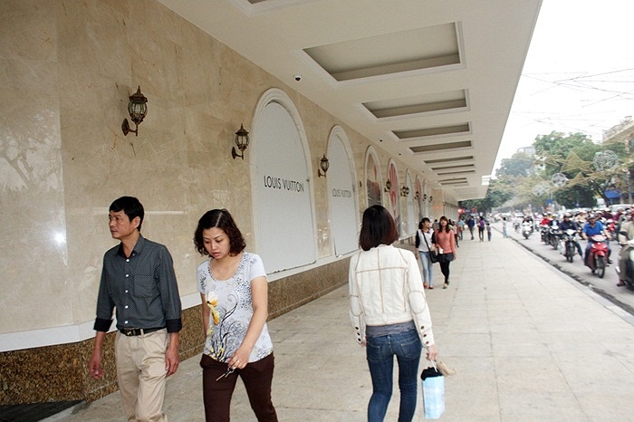  Được tu sửa nhưng về cơ bản, Tràng Tiền Plaza vẫn giữ nguyên thiết kế cũ, chỉ làm mới lại phần nội thất và mặt tiền cho công trình, với chiều cao hiện tại, bao gồm sáu tầng nổi và một tầng hầm, trên diện tích 4.346 m2.