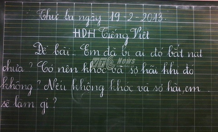 Đề bài cô giáo đưa ra trong giờ hướng dẫn học Tiếng Việt như sau: Em đã bị ai bắt nạt chưa? Có nên khóc và sợ hãi khi đó không? Nếu không khóc và sợ hãi, em sẽ làm gì?
