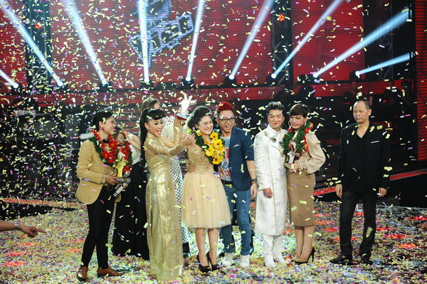 Bùng nổ thi hát: Cạn tài năng, sống bằng scandal?