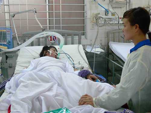 Cấp cứu chồng bị cắt 'của quý', vợ tự tử