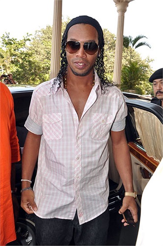 Chỉ chơi bóng ở Brazil nhưng Ronaldinho vẫn đứng thứ 5 với số tiền 63 triệu bảng