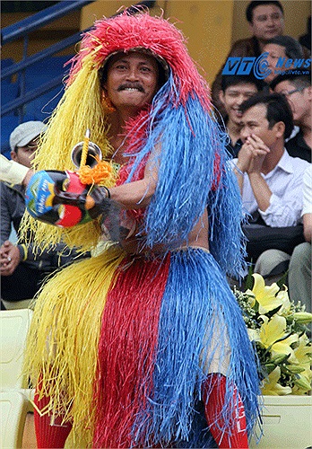 Anh Hoàng Minh, cổ động viên ruột của HAGL, mất đúng 1 ngày để đi ô tô từ Gia Lai về Hà Nội