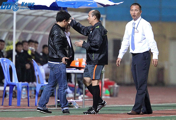 Ông bị truất quyền chỉ đạo