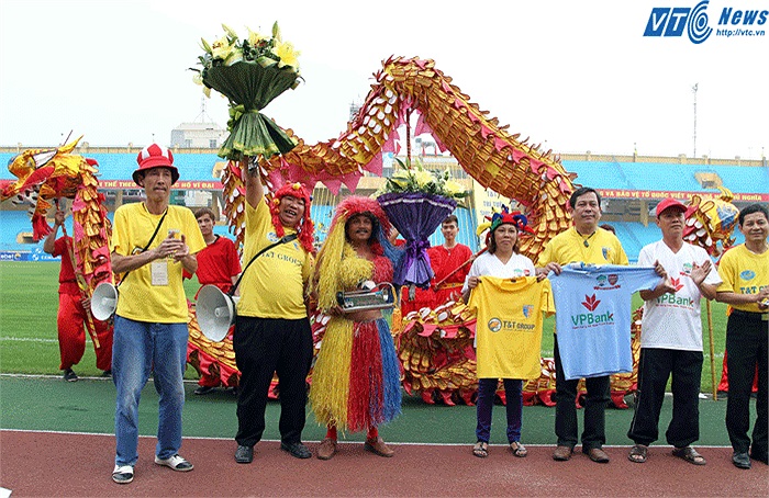Rõ ràng, bóng đá VN cần làm nhiều hơn nữa để đáp lại lòng tin của người hâm mộ