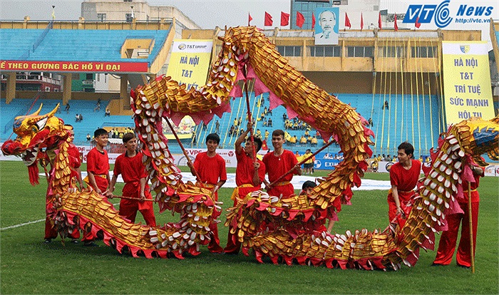 Màn múa lân ở sân Hàng Đẫy