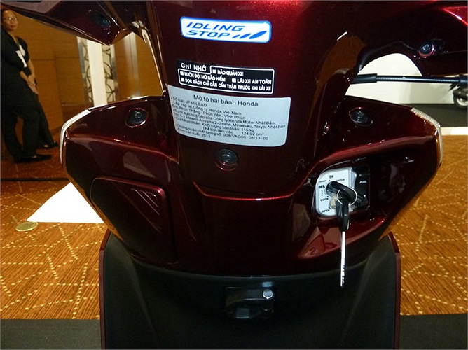 Xe sẽ có mặt trên thị trường từ ngày 29/3 với giá 37,49 triệu đồng cho bản tiêu chuẩn và giá 38,49 triệu đồng cho bản cao cấp. 