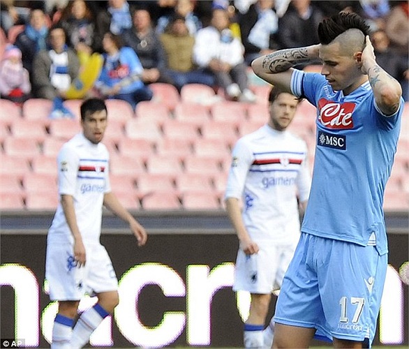 Hamsik vừa bị cướp dí súng vào đầu ngay sau trận Napoli- Sampdoria