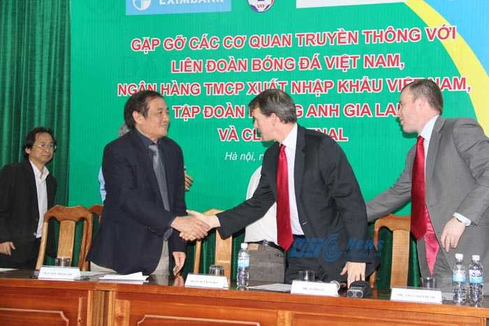 Chính thức: Arsenal đồng ý tới VN