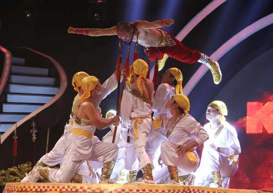 Chơi đàn không tay, vào thẳng chung kết Got Talent