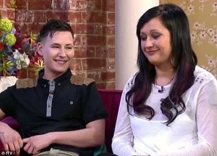 Chuyển giới nữ thành nam để đính hôn với bạn mẹ