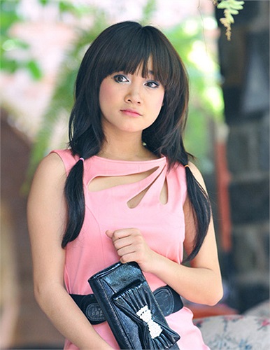 Nhã Phương đã từng lọt vào Chung kết Miss Ngôi sao 2010. Ngoài ra cô còn đạt Giải Top 3 cuộc thi Mỹ nhân Game thủ 2008