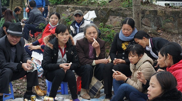 Du khách thập phương vẫn luôn dành tình yêu mến cho quan họ Bắc Ninh. Minh chứng là những đoàn người ở nhiều tỉnh thành trên cả nước đã đến tham dự lễ hội sáng nay.