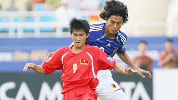 Công Vinh thất nghiệp, ở nhà chăm con?