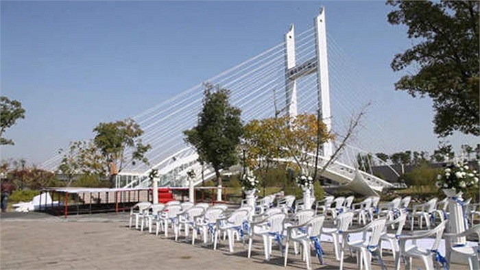 Đám cưới ngoài trời với chi phí khá lớn