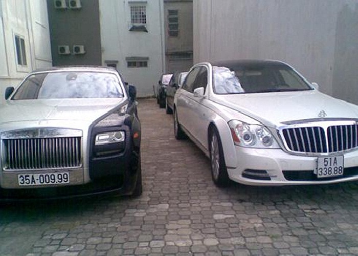 Rolls-Royce Ghost thứ hai và dàn xe xuất hiện tại Đà Nẵng vài ngày trước.(Theo Vnexpress) 