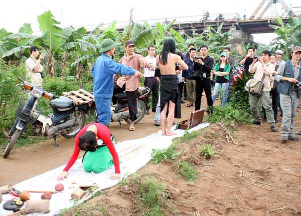 Đang trình diễn bị dẹp, Đào Anh Khánh nói gì?