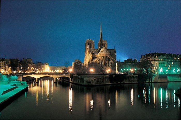 Paris (Pháp): Giá bất động sản: 25.300 USD - 28.000 USD/m2