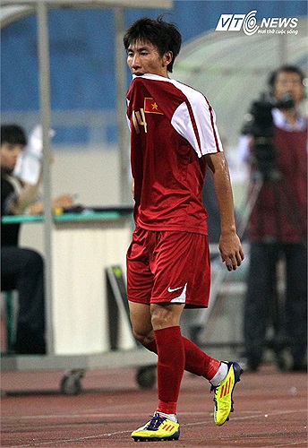 Hậu vệ phải: Chu Ngọc Anh (24 tuổi - Cựu tuyển thủ Quốc gia. Giá chuyển nhượng gần nhất: 5 tỷ). Thực trạng hiện tại: Thất nghiệp.