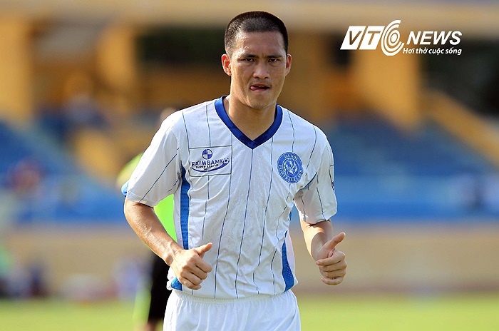 Tiền đạo: Lê Công Vinh (28 tuổi - Tuyển thủ Quốc gia. Giá chuyển nhượng gần nhất: 13 tỷ/3 năm). Thực trạng hiện tại: Thất nghiệp.