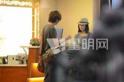 Đổng Khiết hẹn hò người đã có vợ, cấm chồng gặp con