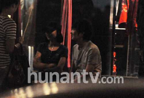 Đổng Khiết hẹn hò người đã có vợ, cấm chồng gặp con