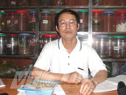 Gặp thầy lang được đồn thổi 'bắt mạch tìm bách bệnh'