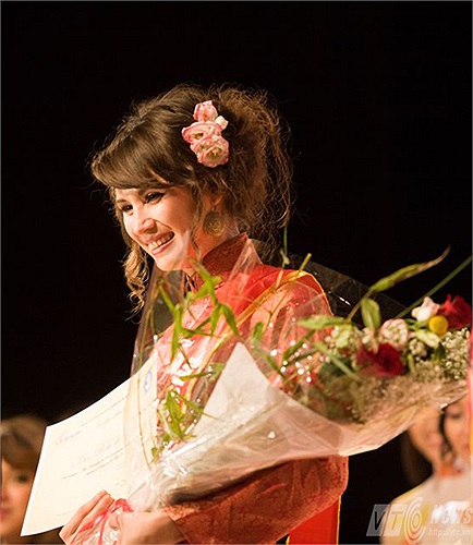 Mercedes Aspa Lê Thi giành giải nữ sinh mặc trang phục dạ hội đẹp nhất