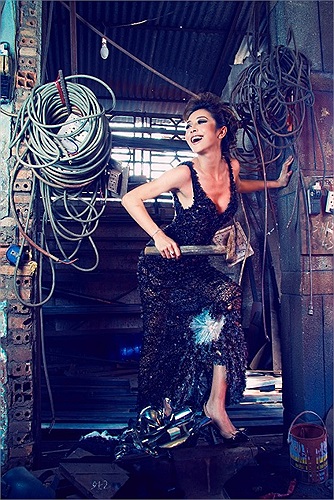 Jennifer Phạm và một tấm ảnh không mới trên trang cá nhân, nhưng rất ấn tượng. Nụ cười của Hoa hậu làm tỏa sáng cả một vùng bóng tối.