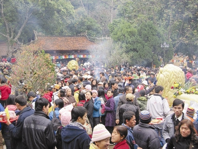 Hà Nội: Phạt nặng cán bộ dùng xe công đi lễ hội