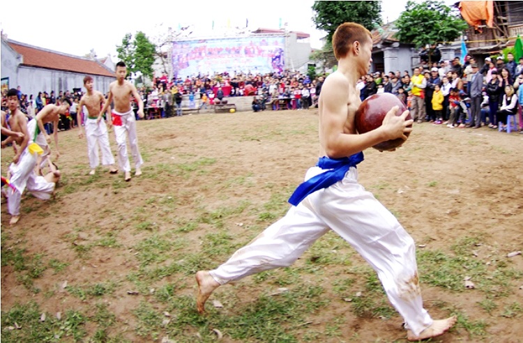 Đối với cầu bé, rất nhiều trường hợp cầu thủ nhanh chóng lấy được cầu và chạy thẳng về đích (Theo Thể thao & Văn hóa)