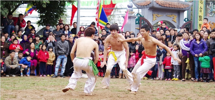 Đó thực sự là một thử thách không hề dễ dàng bởi vừa phải khuân nặng, vừa phải tìm cách thoát được đối phương (Theo Thể thao & Văn hóa)