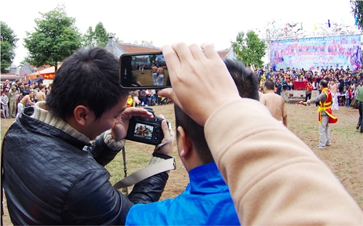 Sự sôi động của lễ hội này khiến hàng năm nào sân đình Thúy Lĩnh, Hà Nội cũng phải đón nhận một lượng lớn du khách đến xem và cổ vũ. (Theo Thể thao & Văn hóa)