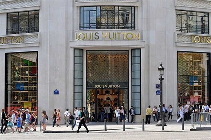 Châu Âu đứng thứ ba với 325 tỷ phú 