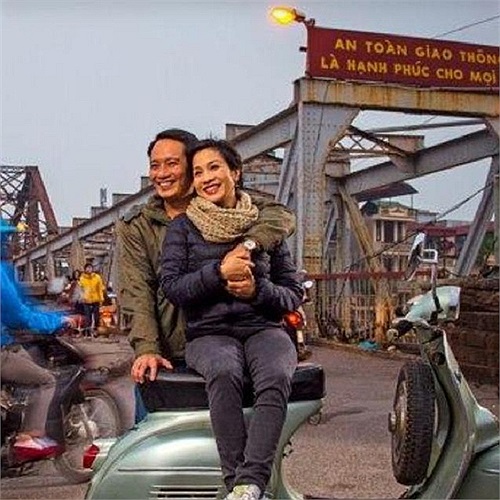 Bức ảnh hiếm hoi và rất đẹp của diva Mỹ Linh và nhạc sĩ Trương Anh Quân thuở hai người mới yêu. Cặp đôi này không chỉ thành công trong sự nghiệp, mà còn hạnh phúc viên mãn trong cuộc sống đời thường.